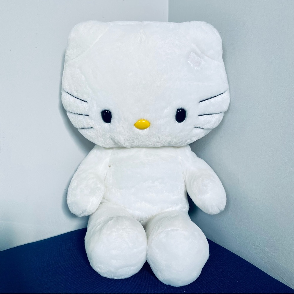 Build-A-Bear Workshop Hello Kitty Plush – Sanrio (2010) - Picture 6 of 12